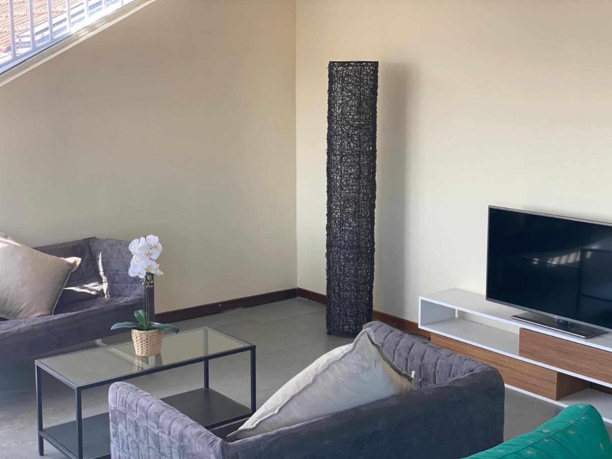 Residencia 12 Octubre Bed & Breakfast Madrid Eksteriør bilde